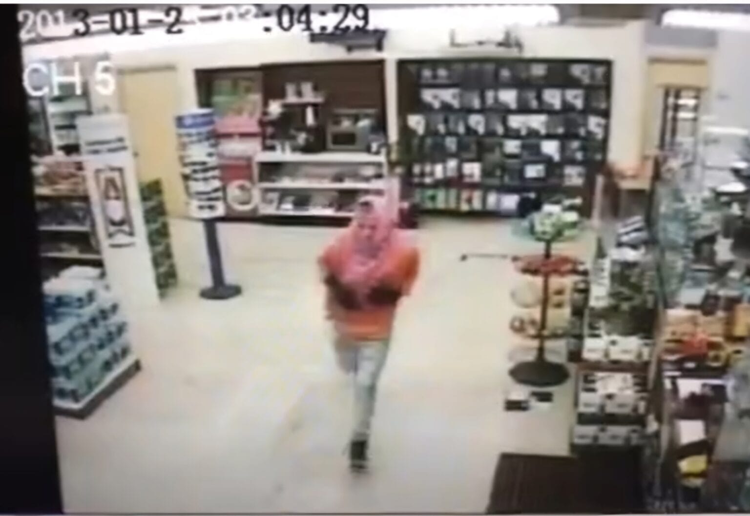 VIDEO: Leesburg Police release surveillance video of store robbery ...